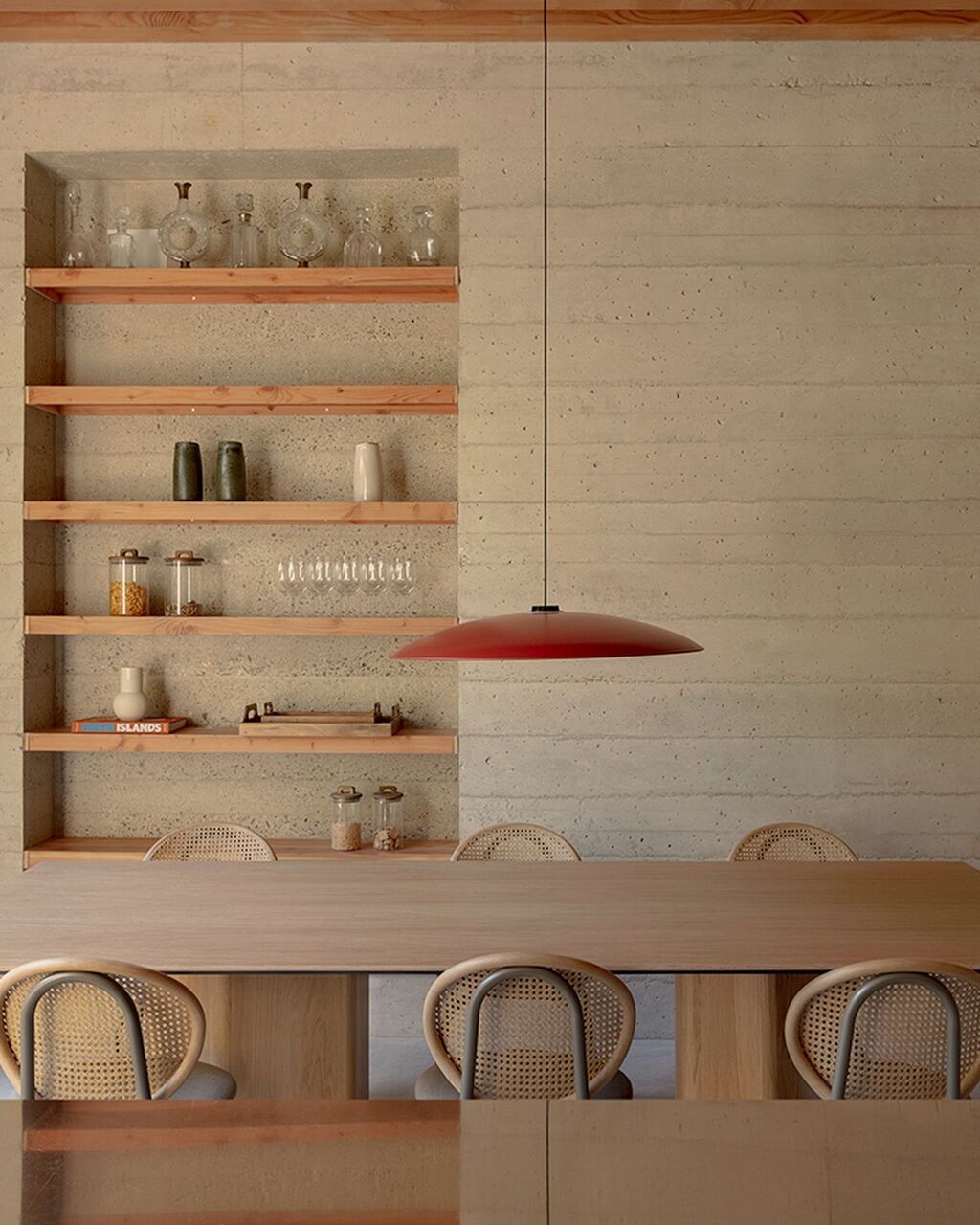 Our Loop chairs can be combined with the same natural ease as light falling over wood 🤎