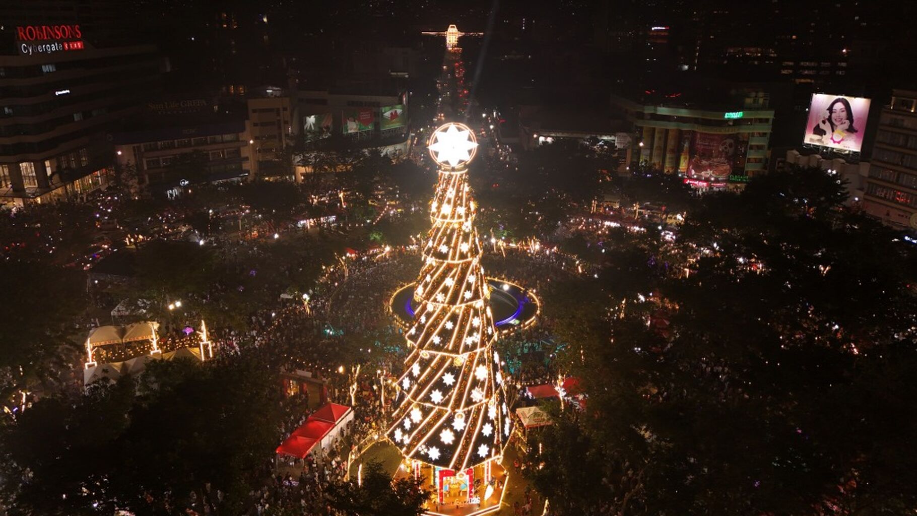 25 Years of Light: M. Lhuillier&rsquo;s &lsquo;Tree of Hope&rsquo; Shines as a Beacon of Cebuano Resilience