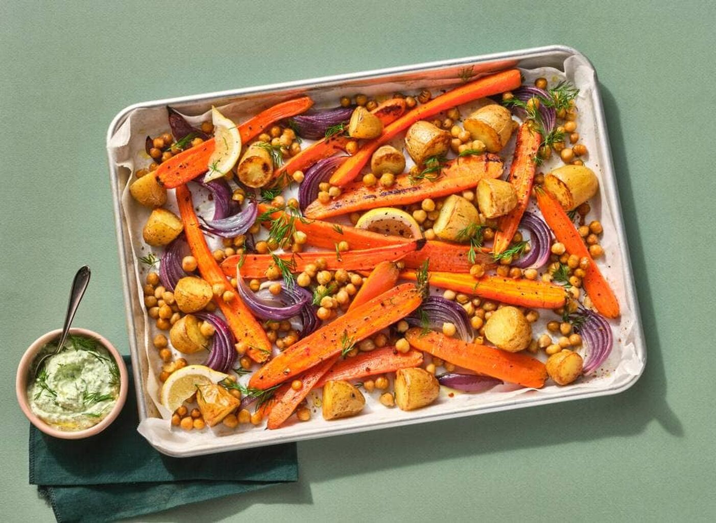 Traybake met winterpeen en whipped cottagecheese recept - Allerhande | Albert Heijn