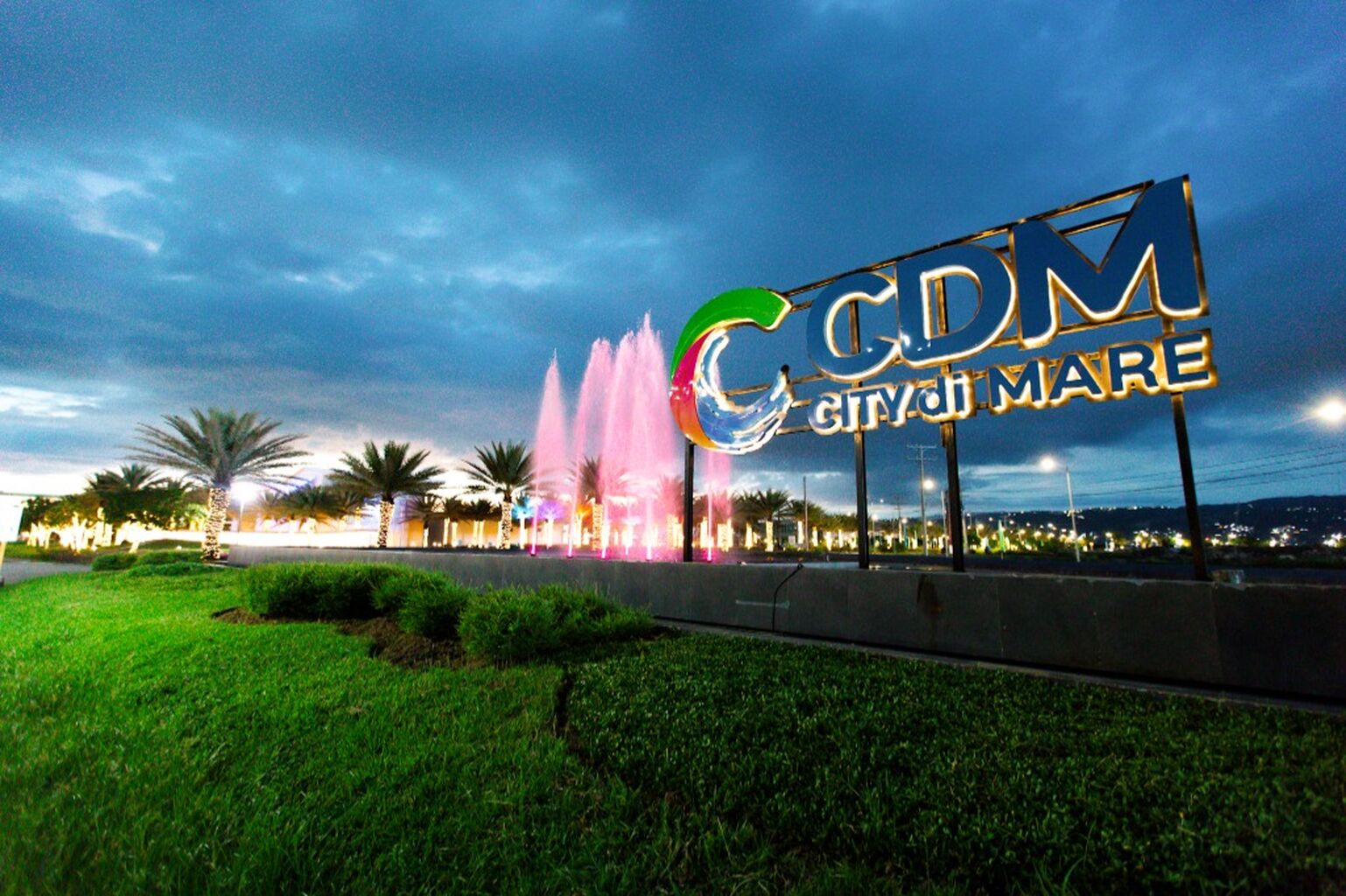SRP lights up for the Holidays at CDM