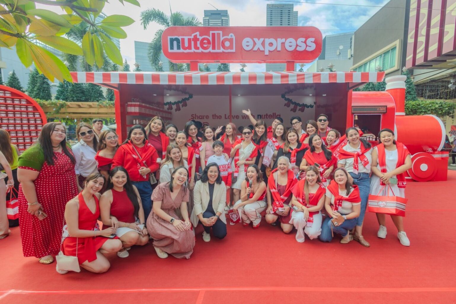 Come on board the Nutella Express and spread the spirit of Christmas!