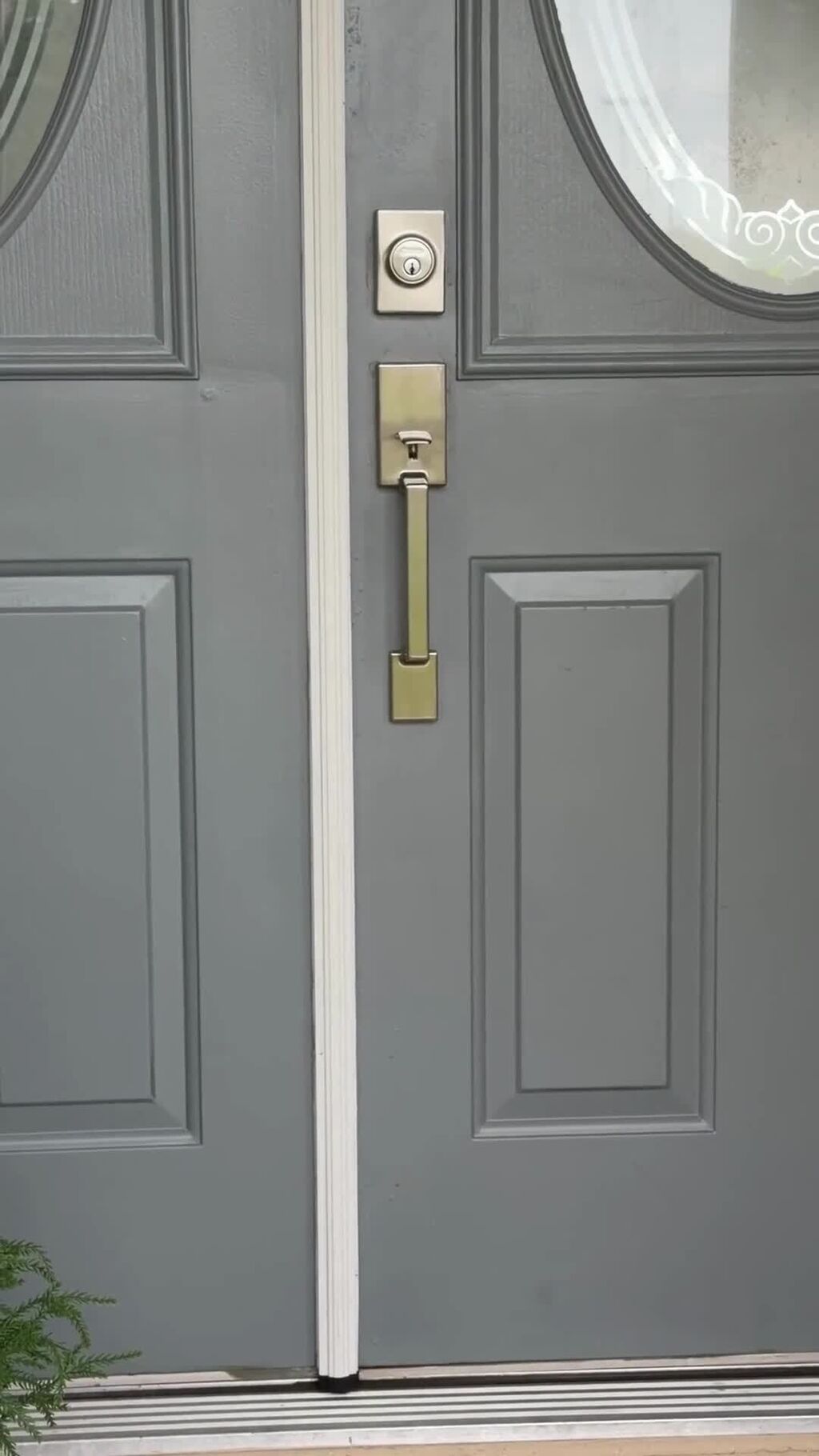 Contemporary Handleset