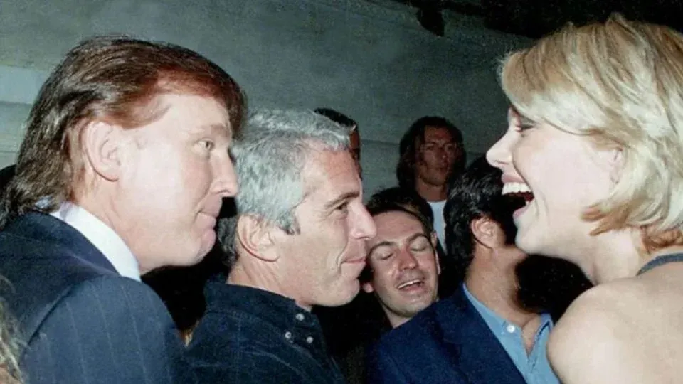Trump vol&oacute; unas 8 veces en el avi&oacute;n privado de Jefrey Epstein, revelan nuevos archivos