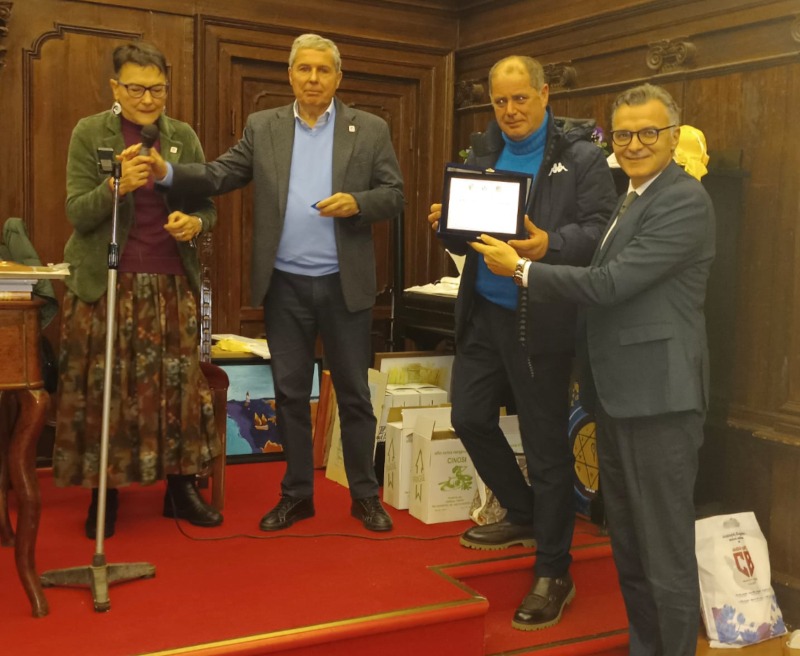 Pittura, poesia e solidariet&agrave;: Chioggia unita per sostenere il trasporto dei disabili