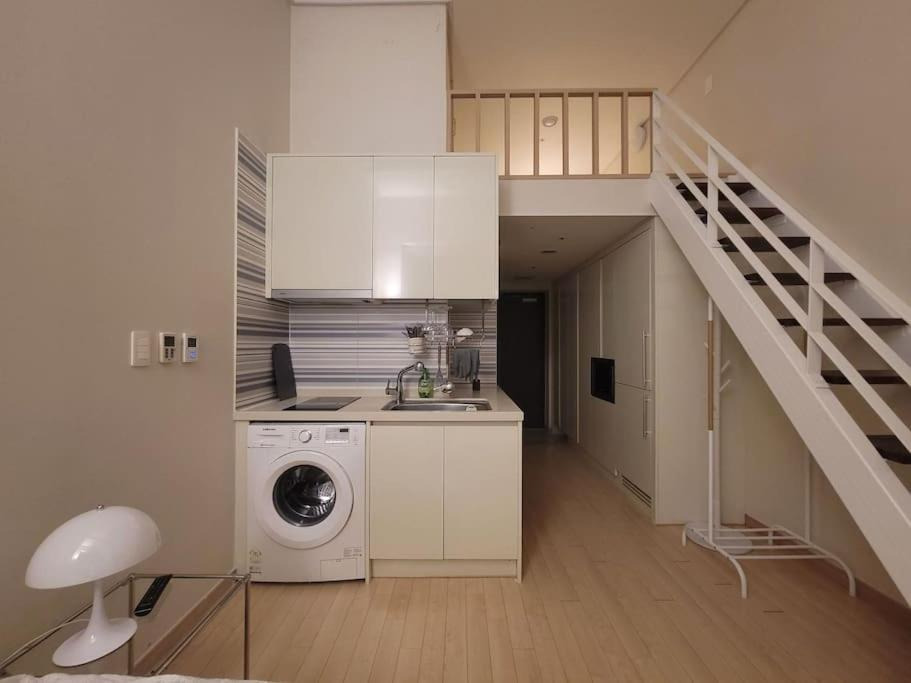 Comfortable Duplex House with City Lake View #SeokchonLakeView #LotteWorld