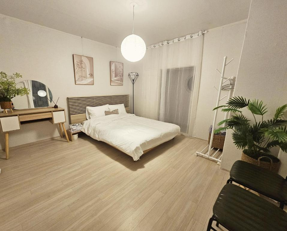 Busan Harbor Stay