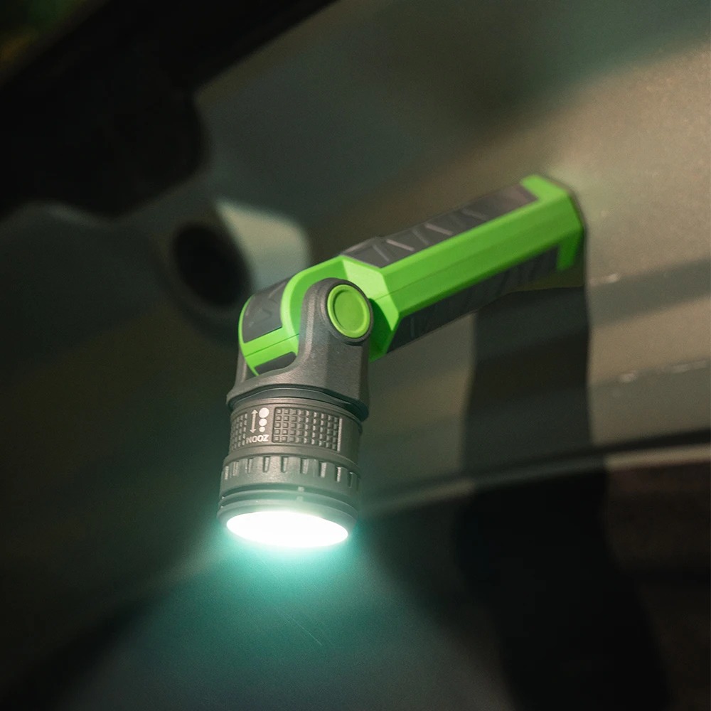 MULTIFUNCTIONAL MAGNETIC FOLDING UTILITY LIGHT