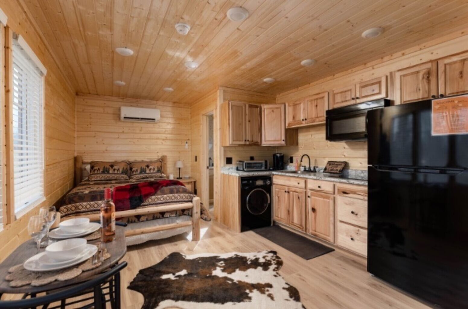 (VRBO) Bristol cabin bottom unit 