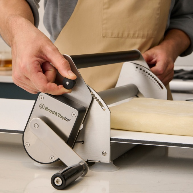🥐 Countertop Dough Sheeter