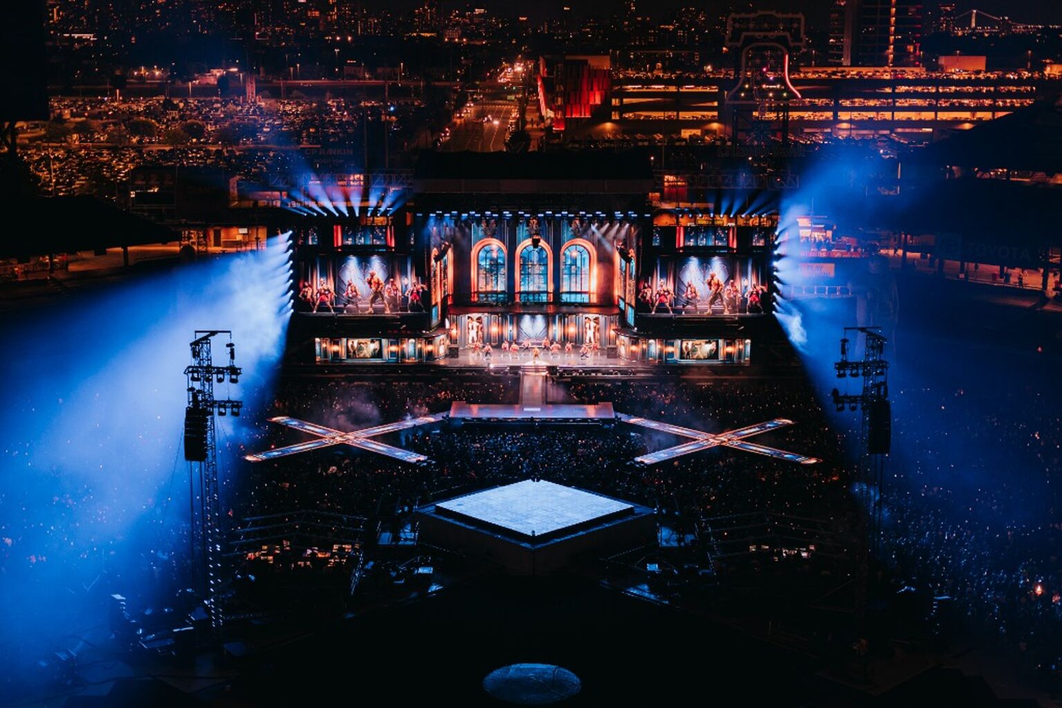 Grammy winning artists set gold standard for stadium shows with RED Cine‑Broadcast