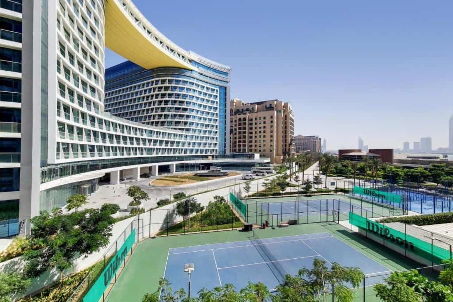 Ultimate Guide to Beach Access Luxury Hotels in Dubai