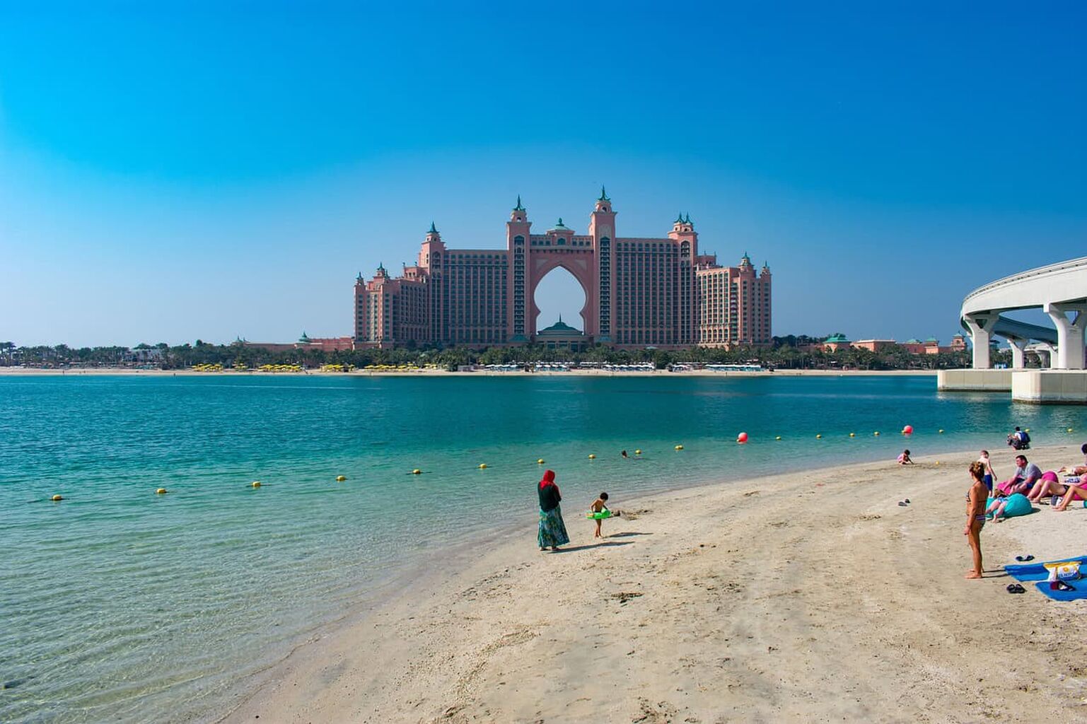 A Traveler's Guide to Dubai Beaches - All you need to know!