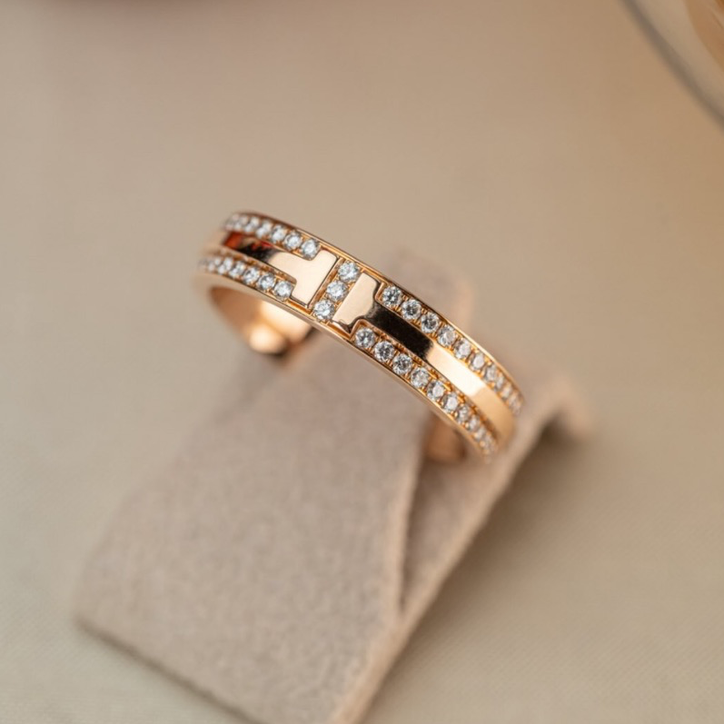 Tiffany & Co Ring in Rose Gold and Diamonds