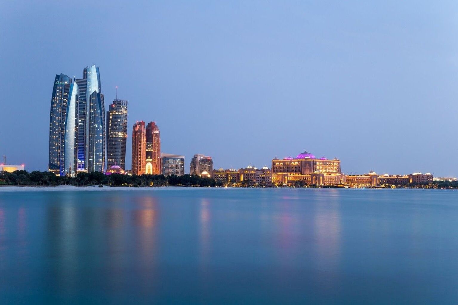Abu Dhabi Travel Guide 2026: Things to Do, Beaches, Attractions, Hotels&nbsp;