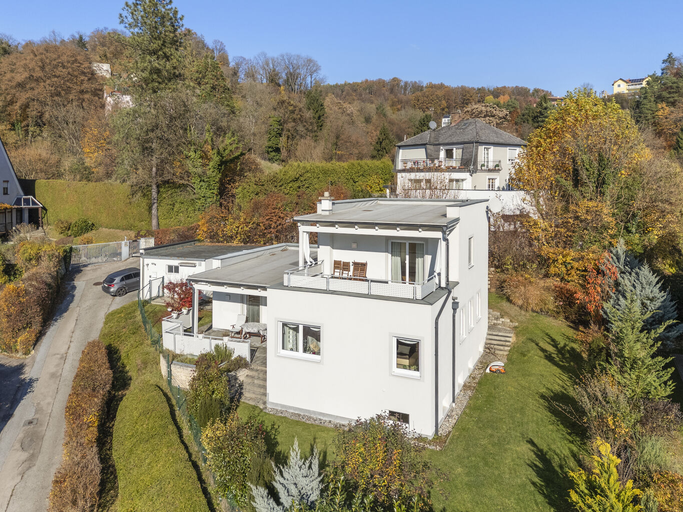 Modernes Einfamilienhaus in Toplage mit herrlicher Aussicht und gro&szlig;em Garten