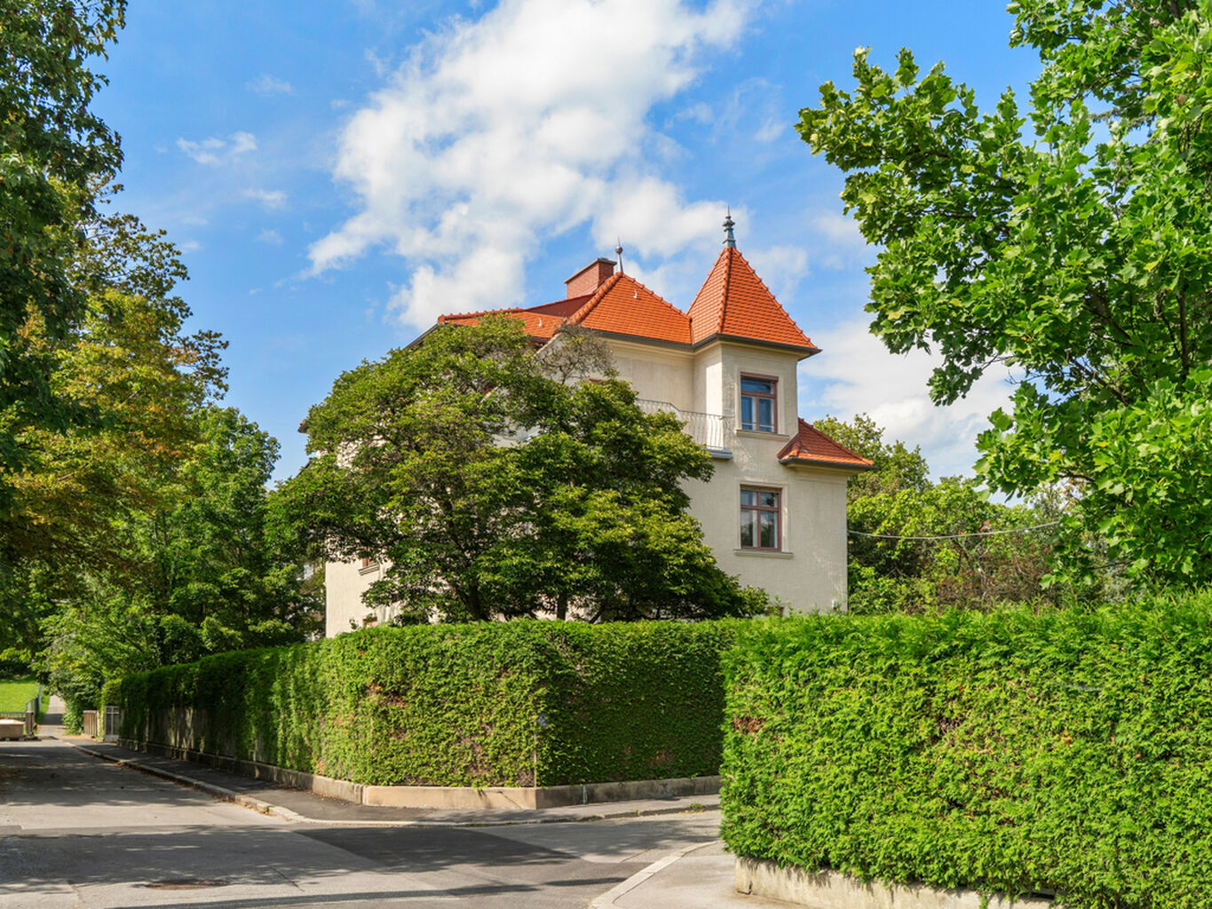 Historische Architektenvilla n&auml;he Hilmteich &ndash; Au&szlig;en aufwendig und stilgerecht saniert