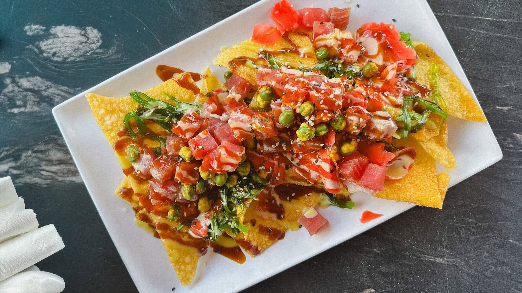 Les merveilleux poke nachos (sushi &agrave; partager!) 