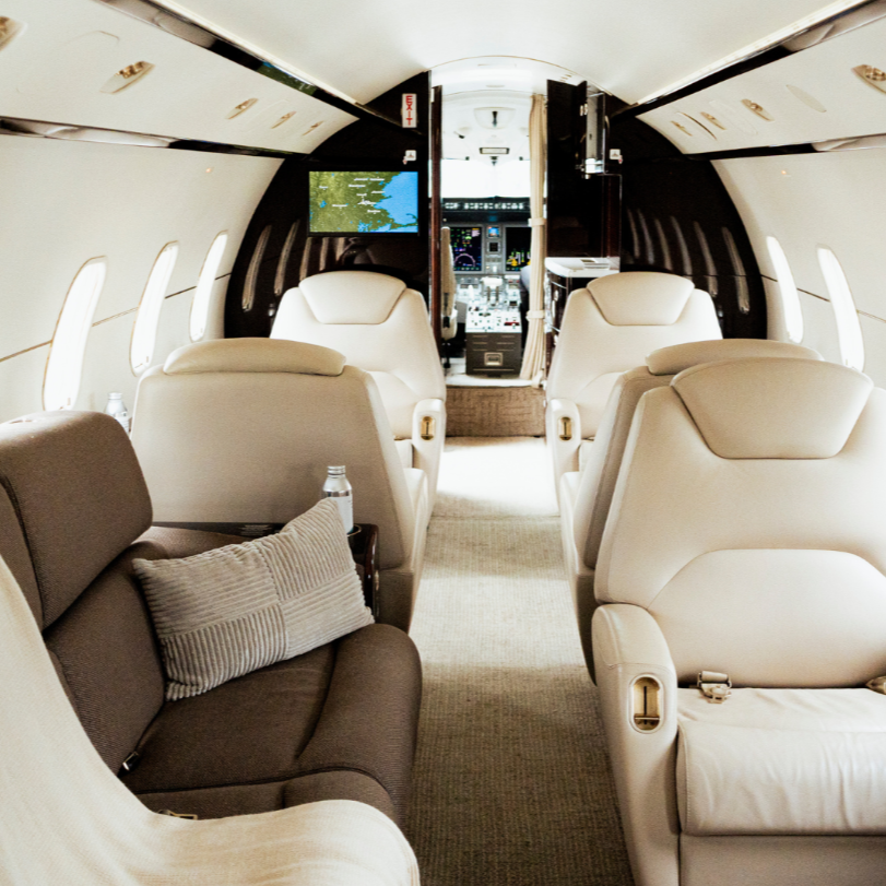 Challenger 300 Spotlight: Performance, Comfort, and Efficiency in a Super-Mid Jet