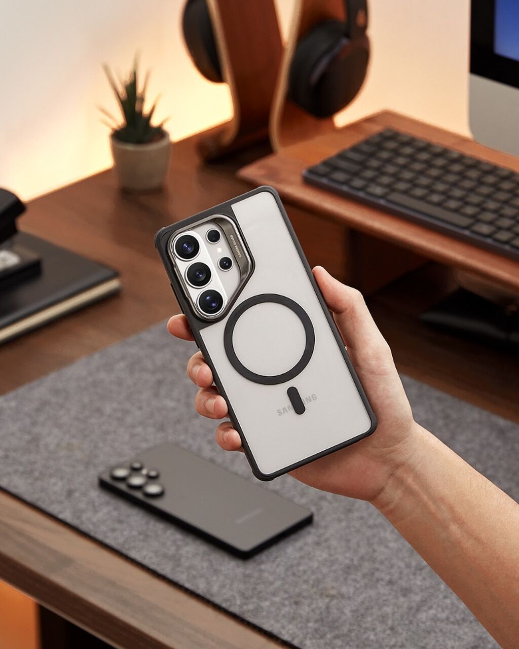 ESR Classic Hybrid Magnetic Case