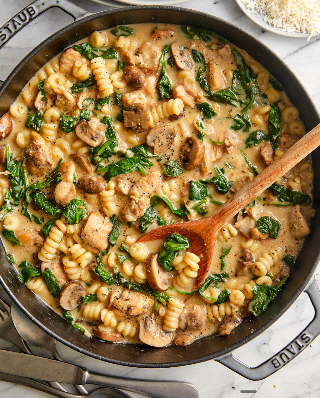 One Pot Creamy Chicken and Mushroom Pasta