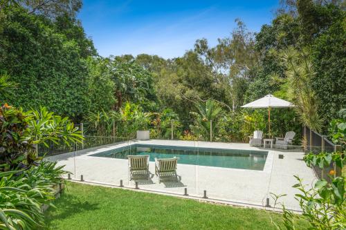 Immaculate, Charming Home in Private Leafy Oasis;  Perfect Beachside Lifestyle  