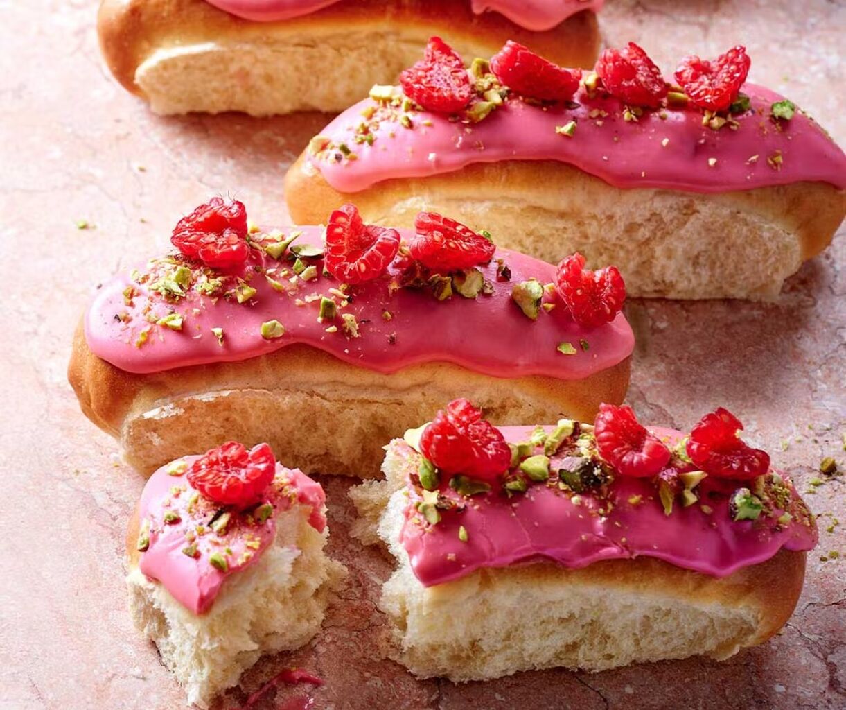 🍰raspberry iced buns 