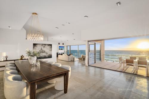 Stellar Front Row: 32m Absolute Beachfront, 180 Degree Views &amp; 5-Star Everything