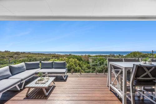 Private Coastal Sanctuary: Refined Beachside Living with Uninterrupted Sea Views