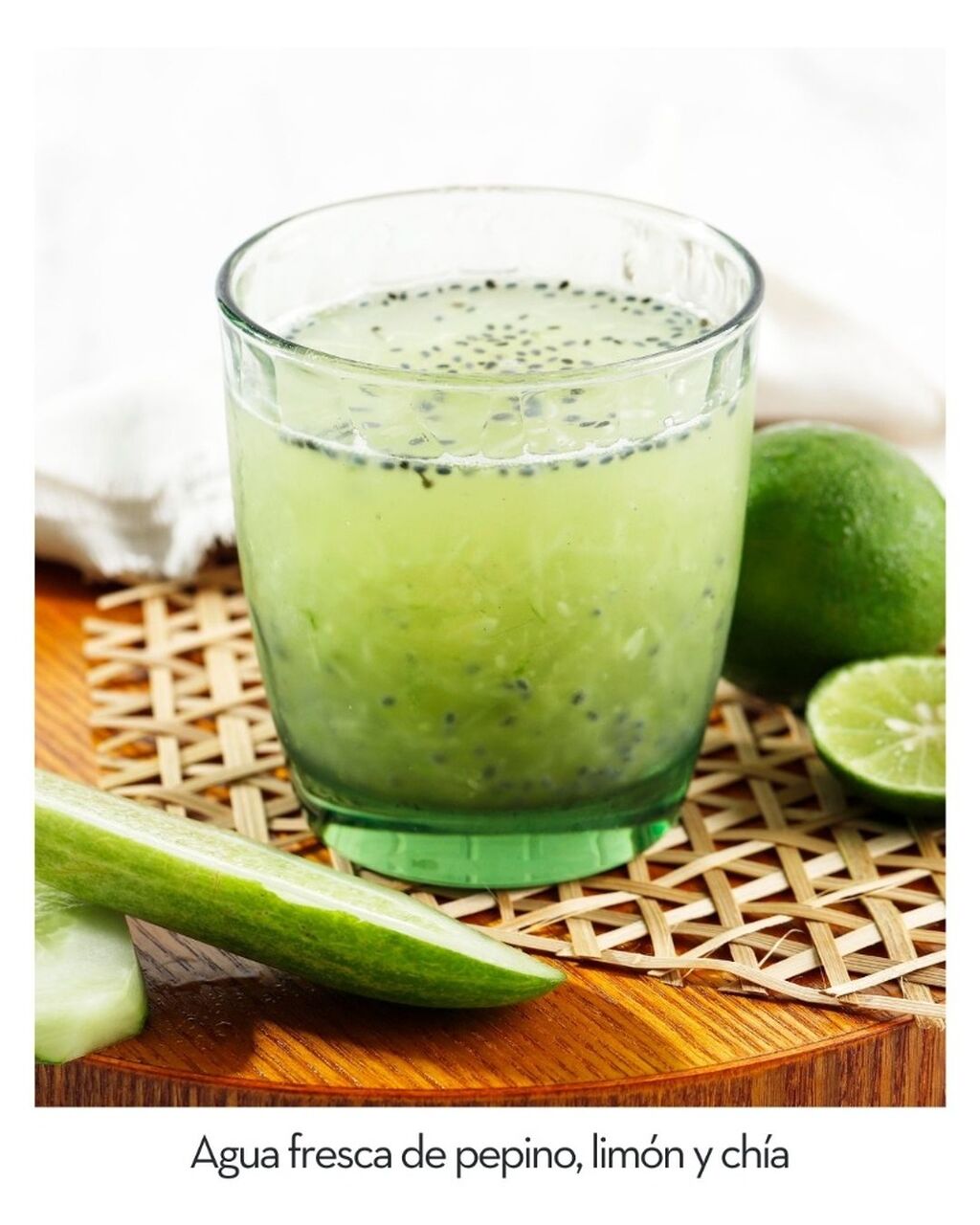 Agua fresca de pepino, lim&oacute;n y ch&iacute;a