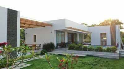 BeatBox Retreat | 2BR |  Sleeps 10 | ₹12-17K | 35 mins from TSPA/Moinabad ORR Exit
