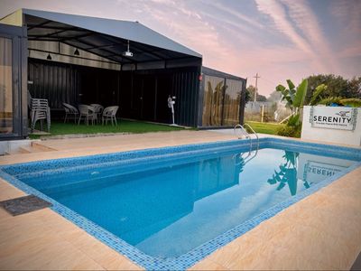 Serenity | 3BR | Sleeps 11 | ₹10-15.5K | 15 mins from TSPA ORR Exit