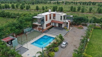 Smira | 3BR | Sleeps 16 | ₹15-20K | 10 mins from Tukkuguda ORR Exit; 45-50 mins from Gachibowli