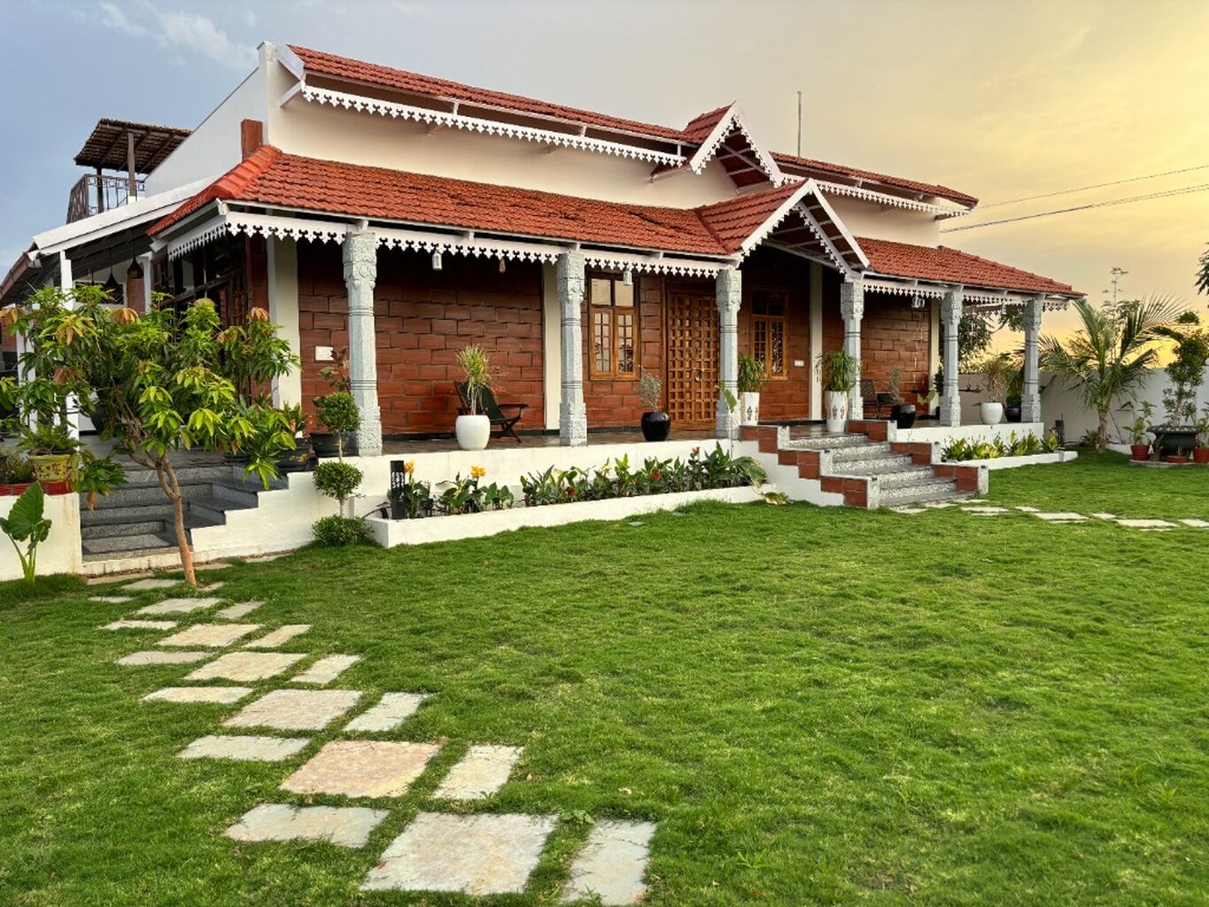 Satwa | 4BR | Sleeps 18 | ₹18-24K | 25 mins from Shamshabad ORR Exit