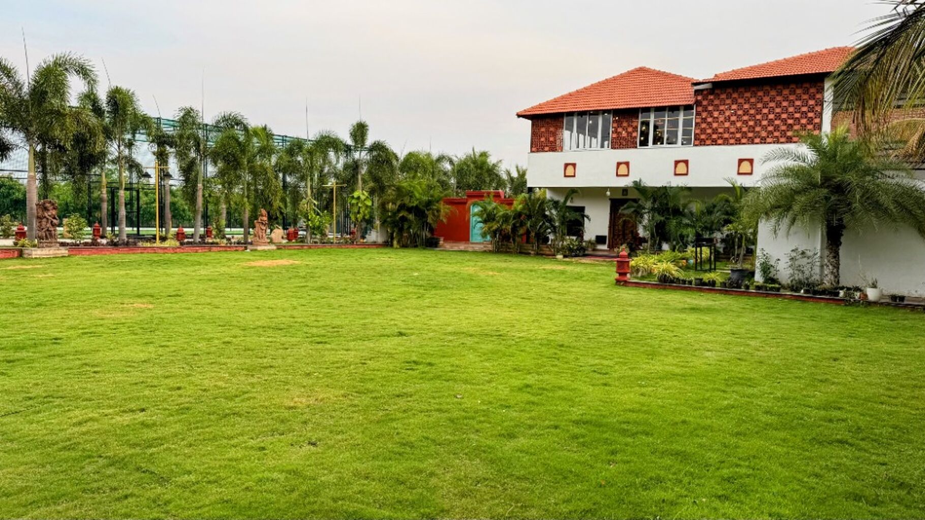 Syna Amado | 4BR | Sleeps 16 | ₹27-30K | 25 mins from Shamshabad ORR Exit