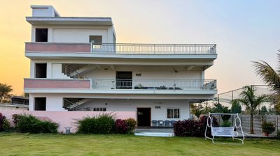 Rajashree Farmhouse | 9BR | Sleeps 36  | ₹13-22.7K |45 mins from Keesara ORR Exit and 10 mins from Yadagirigutta Temple