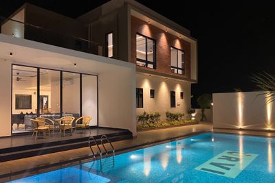 Urvi | 6BR | Sleeps 32 | ₹28-43.6K | 25 mins from Shamshabad ORR Exit