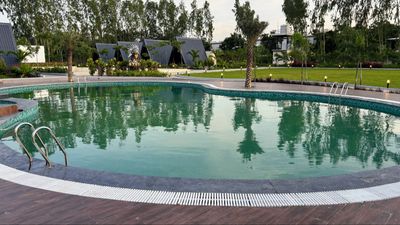 Vanaam Retreat | 8BR | Sleeps 32 | ₹30-54K | 30 mins from Kompally