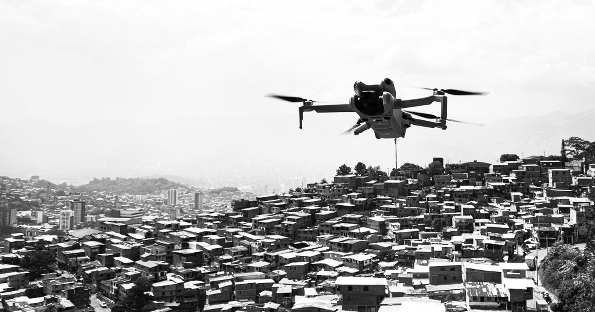 Cielos cercados: securitizaci&oacute;n del espacio a&eacute;reo en Colombia y obst&aacute;culos para la cartograf&iacute;a humanitaria abierta
