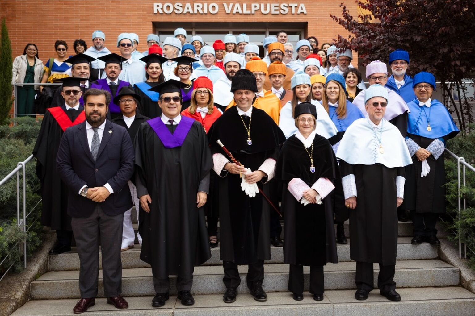 La Universidad Pablo de Olavide y la Universitat Jaume I invisten doctor &lsquo;honoris causa&rsquo; al historiador Enrique Ayala