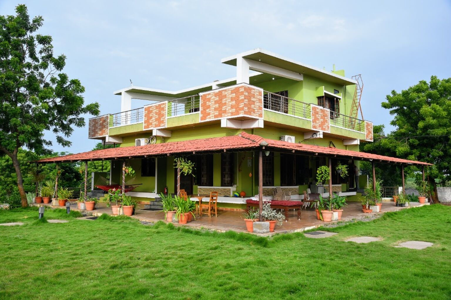Aashi | 5BR | Sleeps 25 | ₹12-23K | 50 mins from Pedda Amberpet ORR Exit