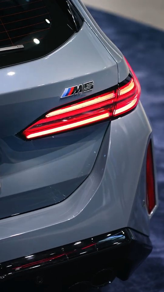 226 BMW M5