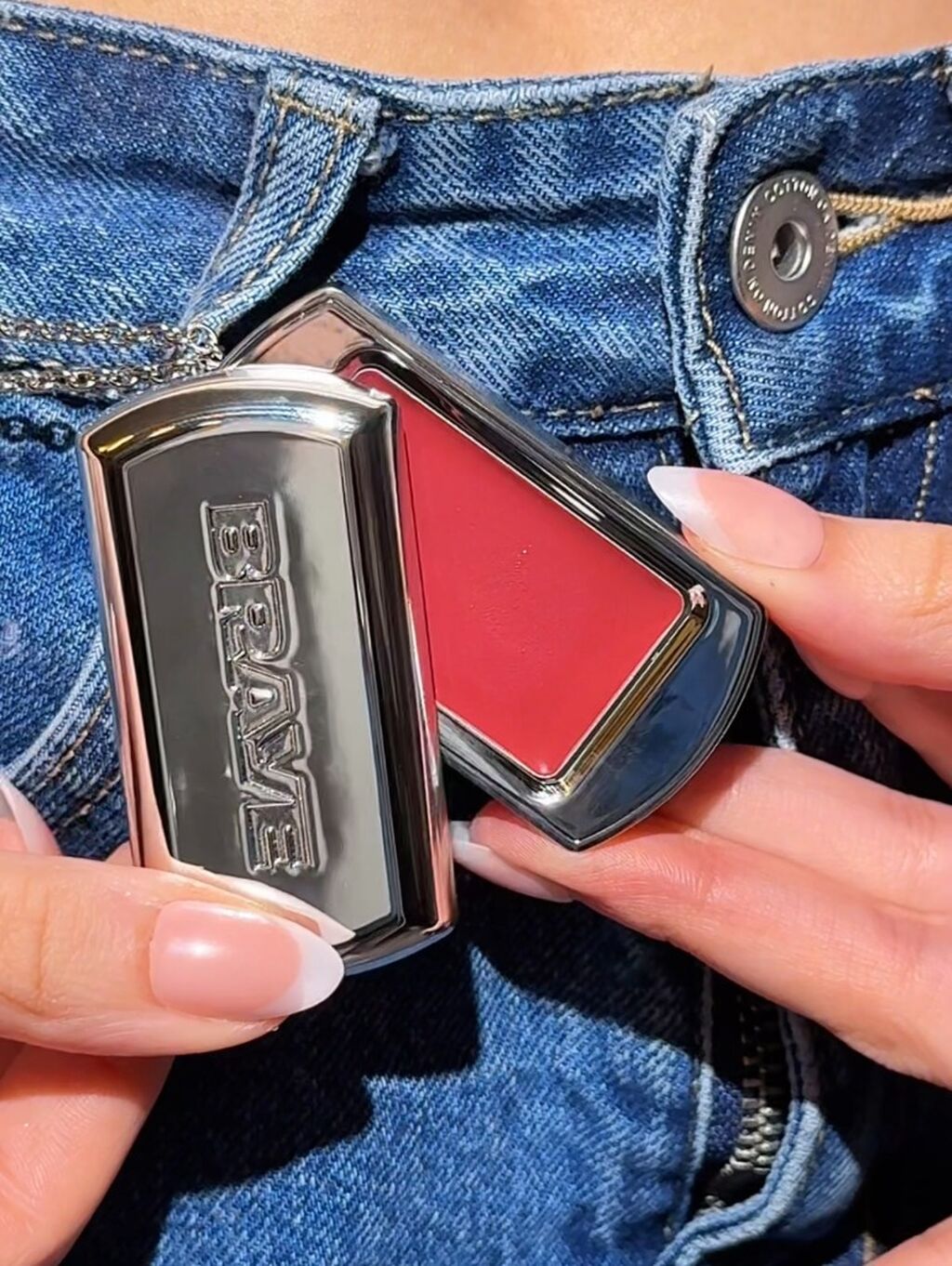 BRAYE LIPSLEEK