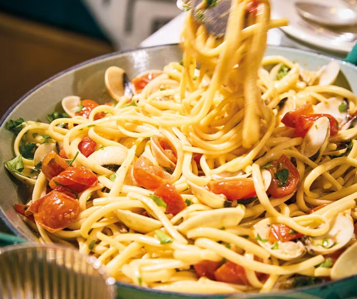 Vine tomato & clam linguine