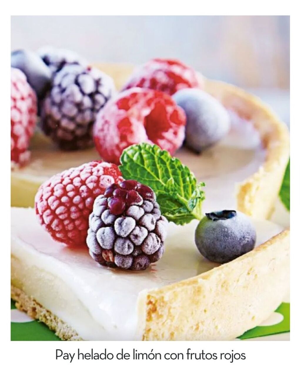 Pay helado de lim&oacute;n con frutos rojos