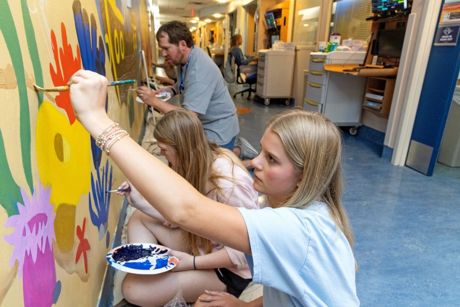 Students create interactive mural in pediatric intensive care unit