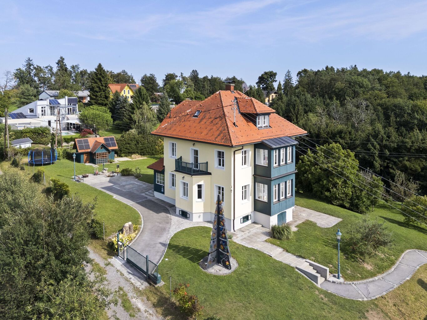 Exklusive Jugendstil-Villa &ndash; hochwertig saniert, traumhaft ruhig gelegen