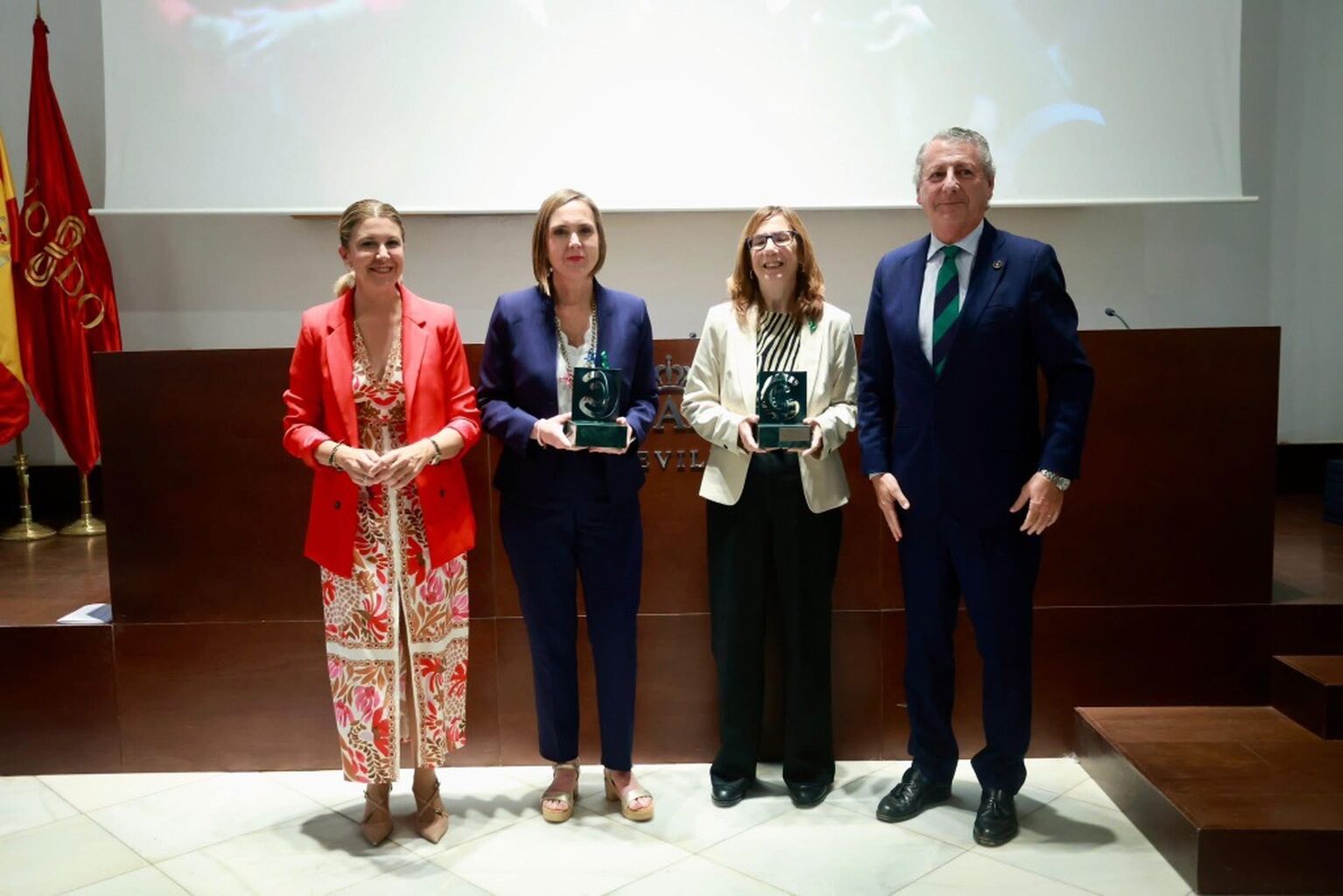 M&oacute;nica Santana y Roc&iacute;o Aguilar, premiadas por su estudio sobre la reincorporaci&oacute;n laboral de personas supervivientes de c&aacute;ncer