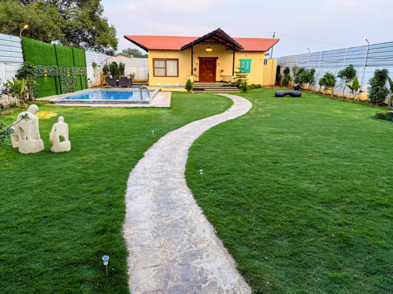 NINE ELEPHANTS | 2BR | SLEEPS 8 | ₹10-12K | 25 MINS FROM SHAMSHABAD & TSPA/MOINABAD ORR EXIT