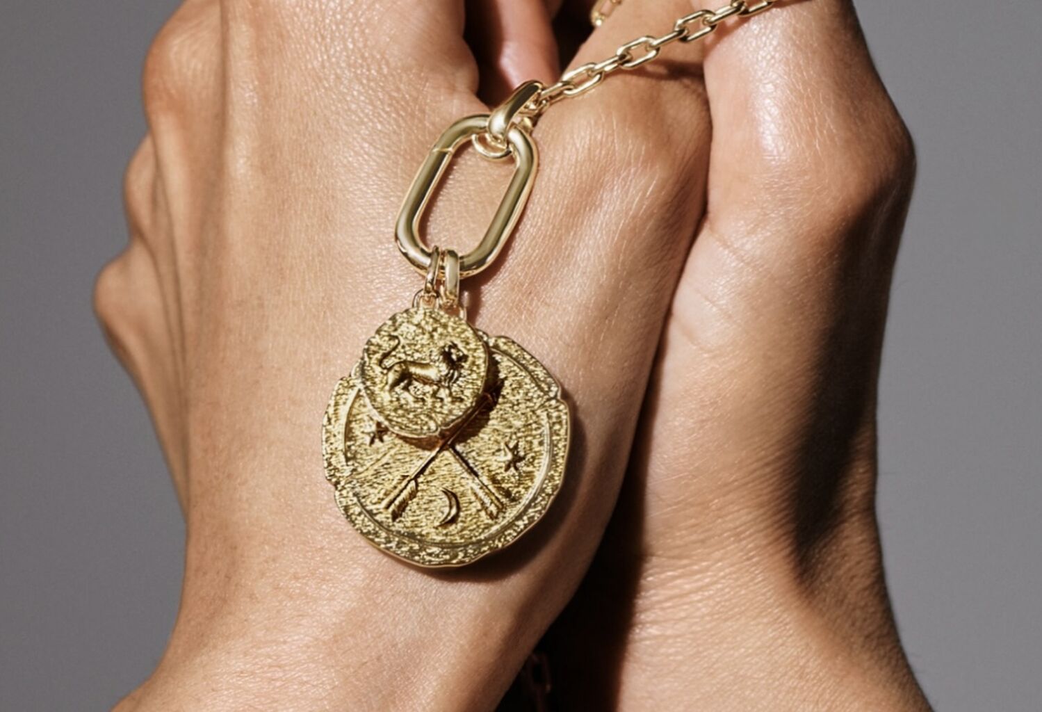 Pandora Challenges Copyright Claims in Foundrae Jewelry Case