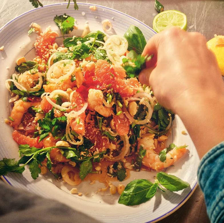 🦐 HERBY PRAWN, GRAPEFRUIT & THAI CHILL SALAD